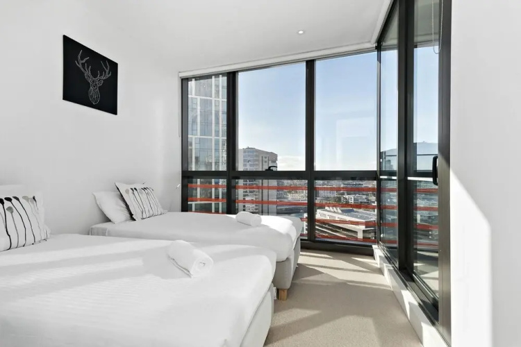 Indie, 2BDR Docklands Apartment