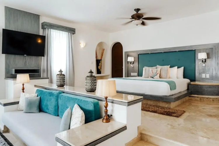 Villa Corona 6 BR Luxury Mansion