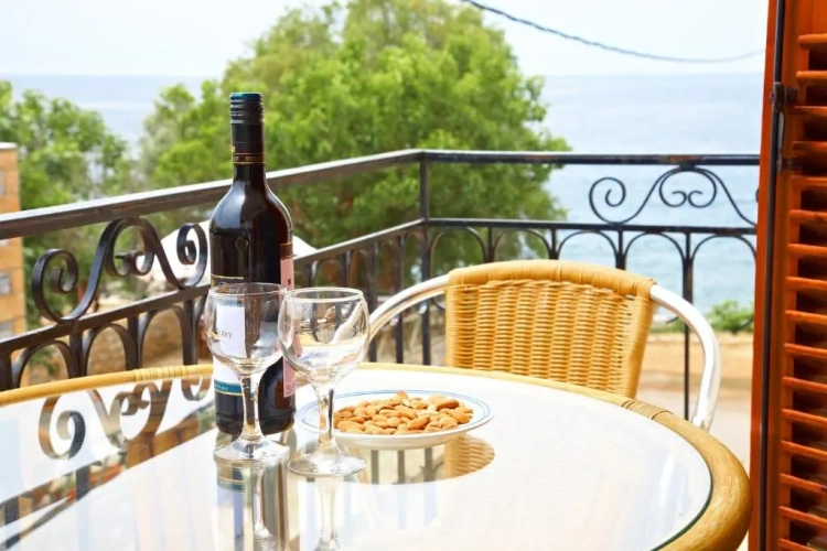 1 Bedroom Apartment with partial sea view