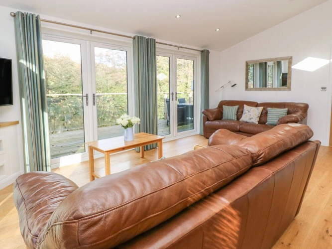 2 Miller's Island, Looe