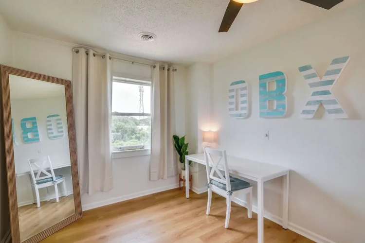 Sunny Corolla Home: Walk to Beach!