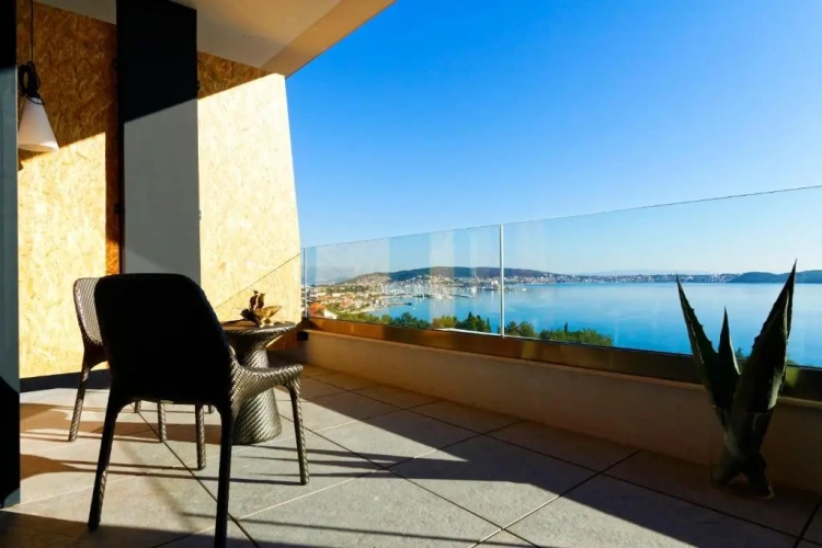 Superior Double room with balcony and with sea view