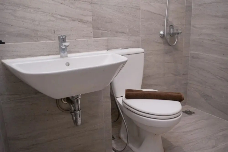 Good Deal and Comfy Studio at Collins Boulevard Apartment