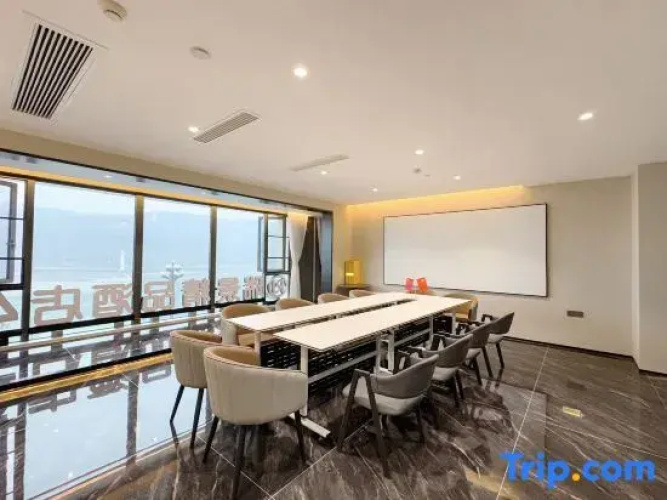 Yibin Ruijing Boutique Hotel (Sanjiangkou CBD · Changjiang Mansion Branch)