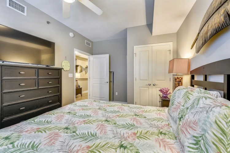 Sterling Breeze by Book That Condo