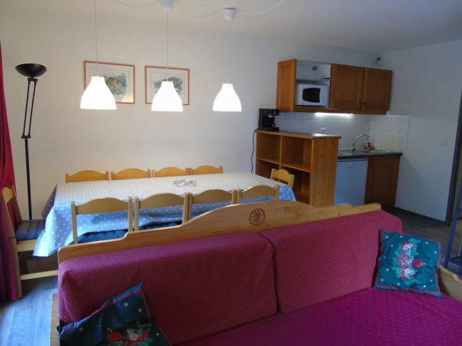 Lou Services Apartment CB7 LSI 001