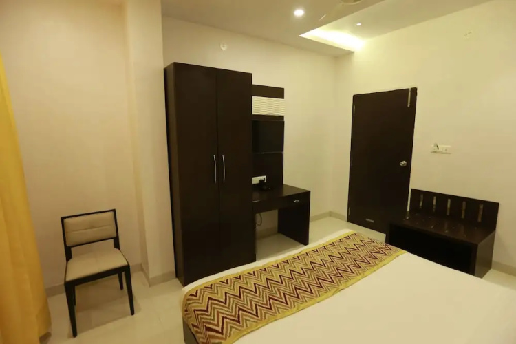 Hotel Anchal Villa By YB Hotels