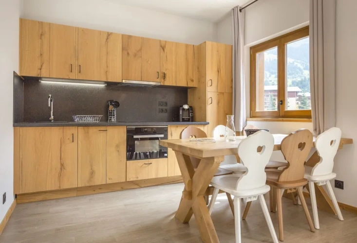 4 Bedrooms Apartment with balcony and with mountain view