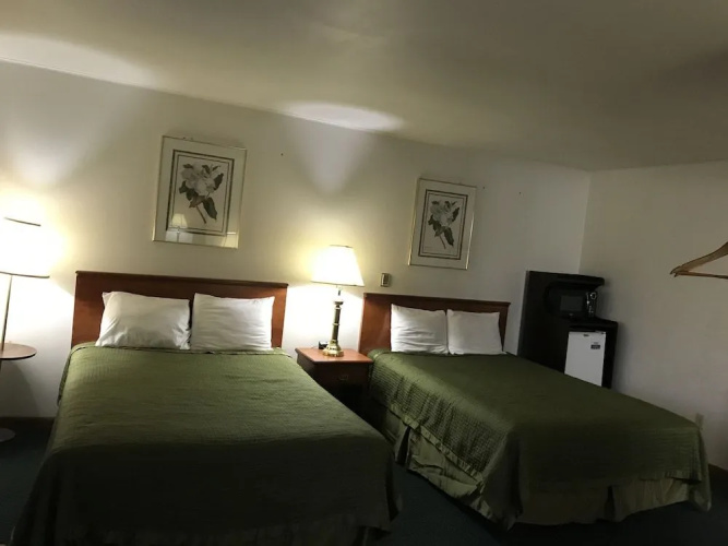 Colonial Inn Dyersville