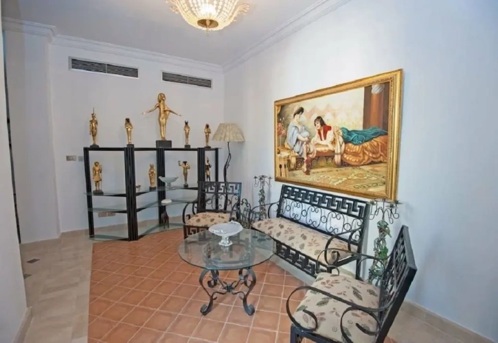 4 Bedrooms Villa