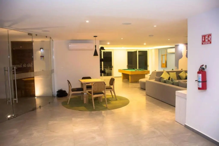 G05S Vic Luxury Studio in downtown walking to the beach