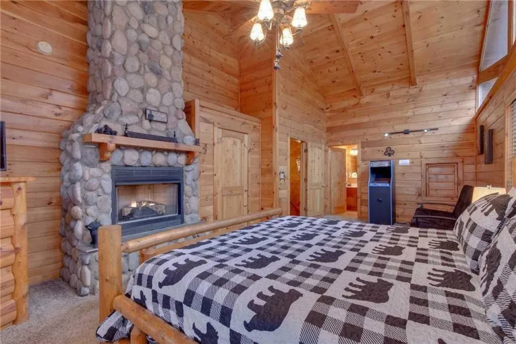 Bear Paws - Two Bedroom Cabin