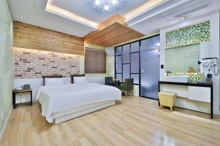 Premier room