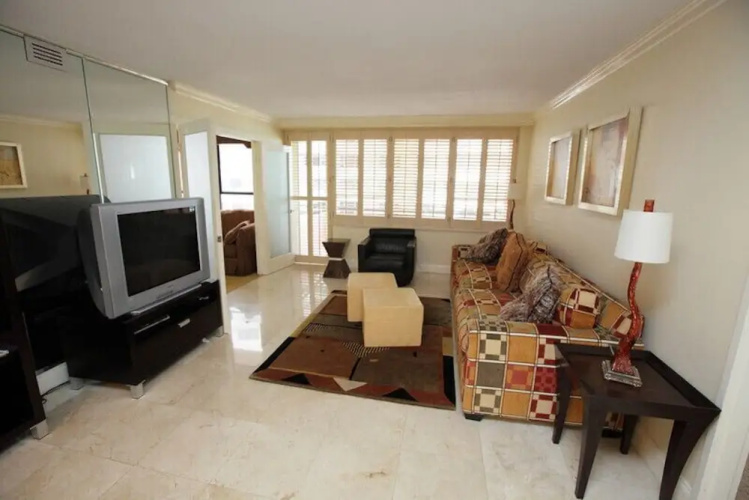 Alexander 1208 - 2 Br Apts