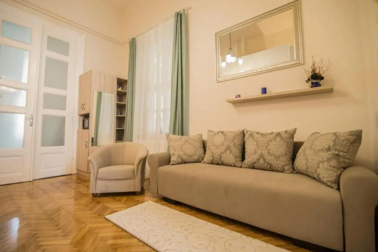 Suzy Apartman
