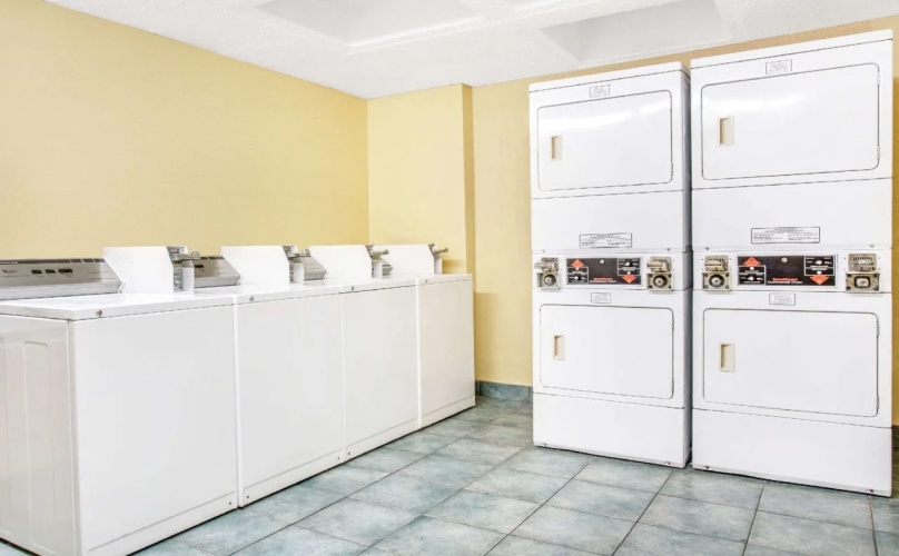 APM Inn & Suites