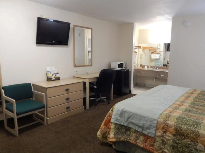 Pearsall Executive Inn