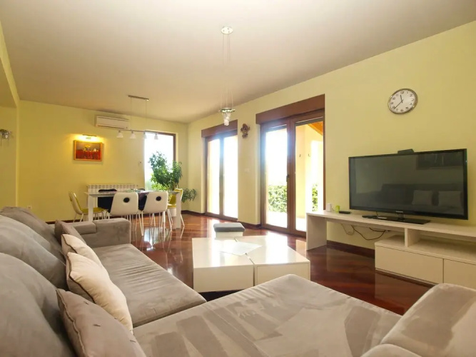 Apartment 1695