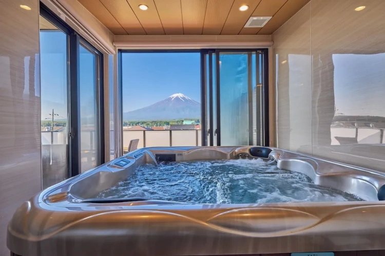 Luxury Villa with balcony and with mountain view