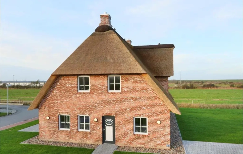 3 Bedrooms Cottage
