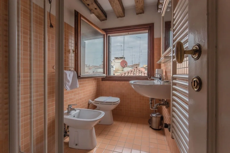 2 Bedrooms Single Apartment