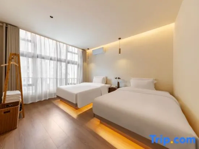 2 Bedrooms Suite with balcony and with view