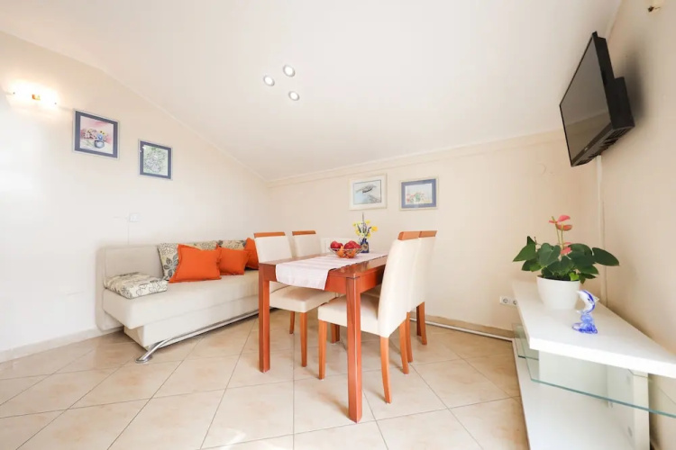 Apartments 150m from beach with parking