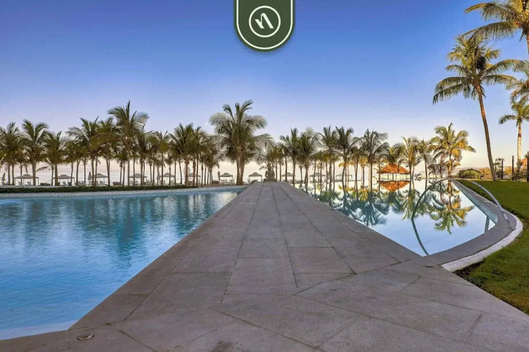Oceanfront 2BR Condo - Pool - Cevicheria - Beach