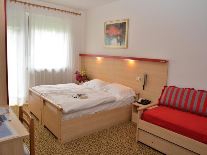 Standard Triple room with balcony