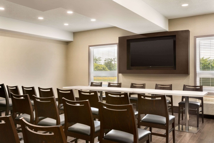 Super 8 By Wyndham Ajax/Toronto photo 13
