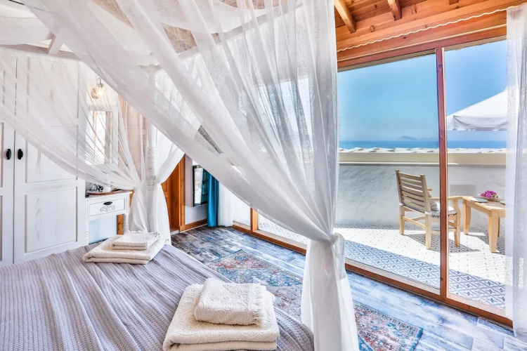 Pier House