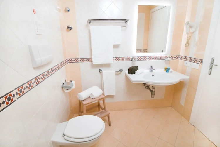 Economy Double room with balcony and with courtyard view