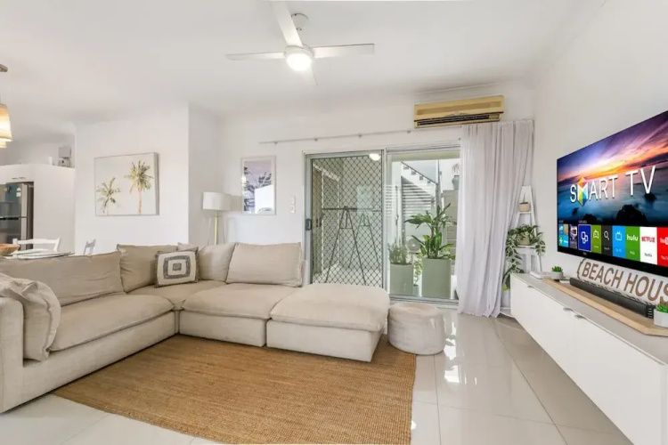 Spacious 2-bed With Private Rooftop & BBQ Access