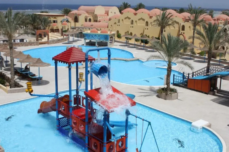 Marina  Beach  Hotel
