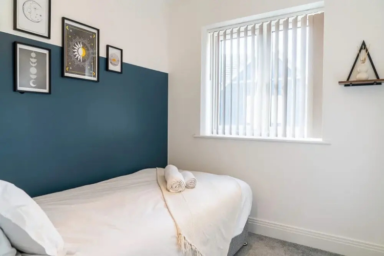 Host Stay Hewitt Close