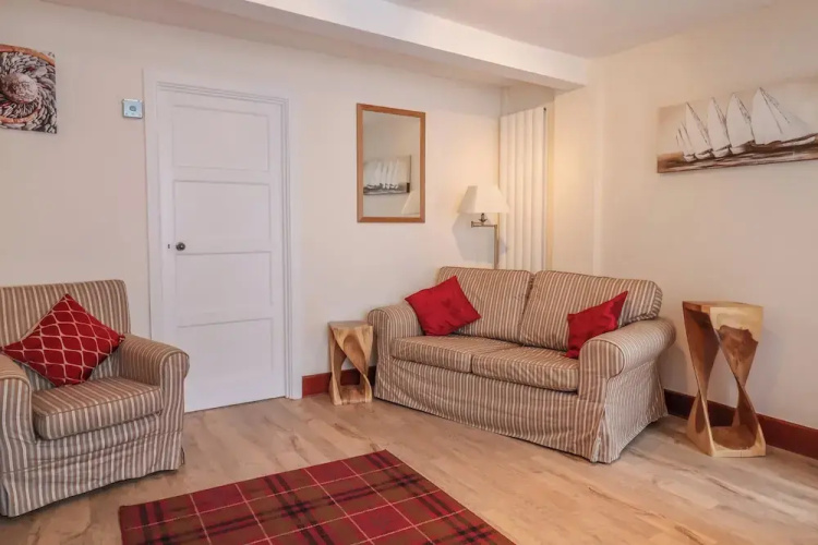 3 Dolphin Cottages