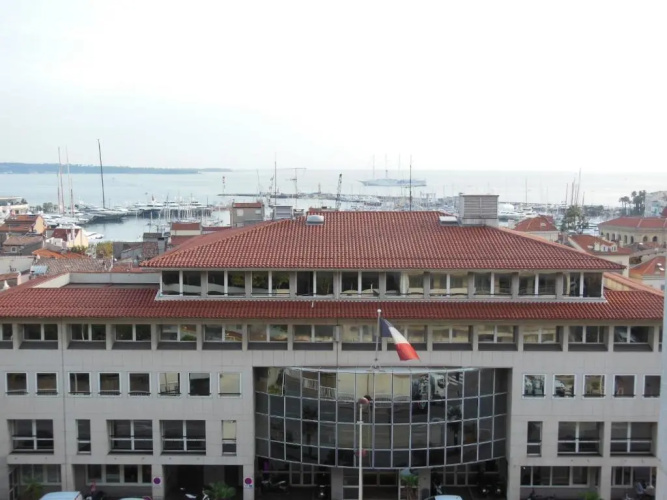 2, 3 and 4 bedroom sea view Forville Apartments 5 mins from the Palais