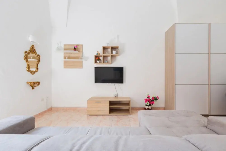 2380 Casa Crispi