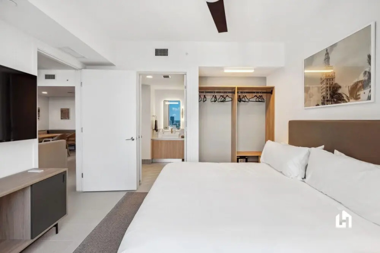 Stylish Apartments with Partial Ocean Views in Downtown