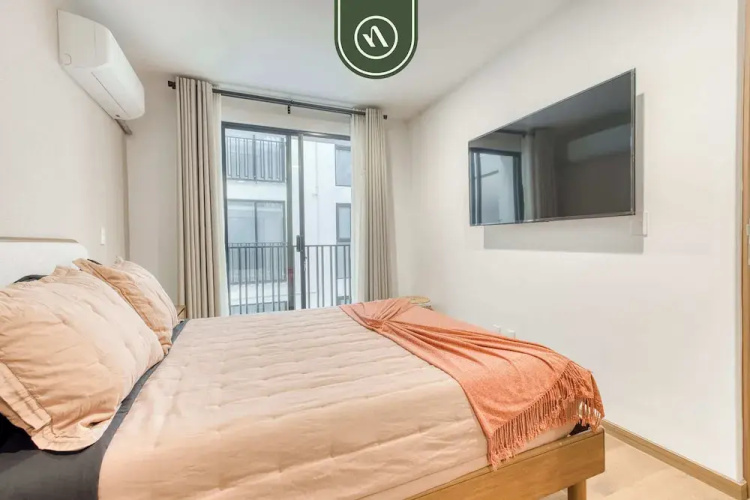 Luxury 2 BR Condo - Rooftop Pool With City View
