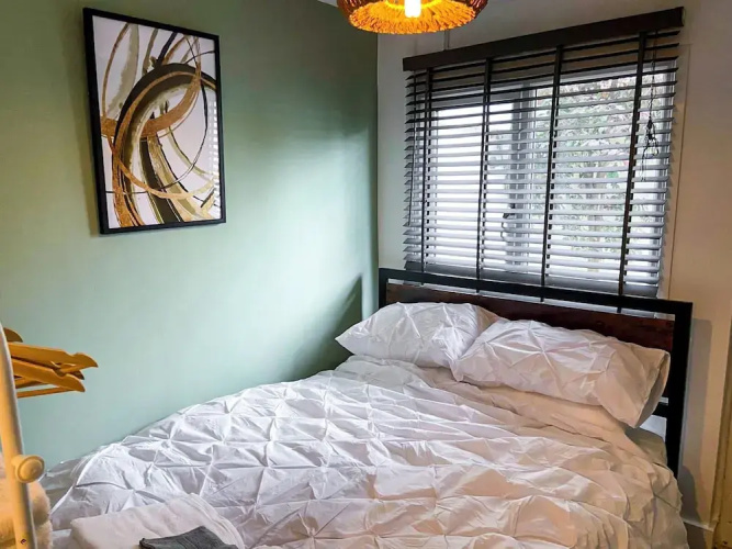 Stylish Home for 6 in Reading