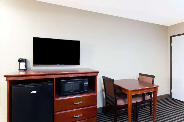 Super 8 by Wyndham Escondido