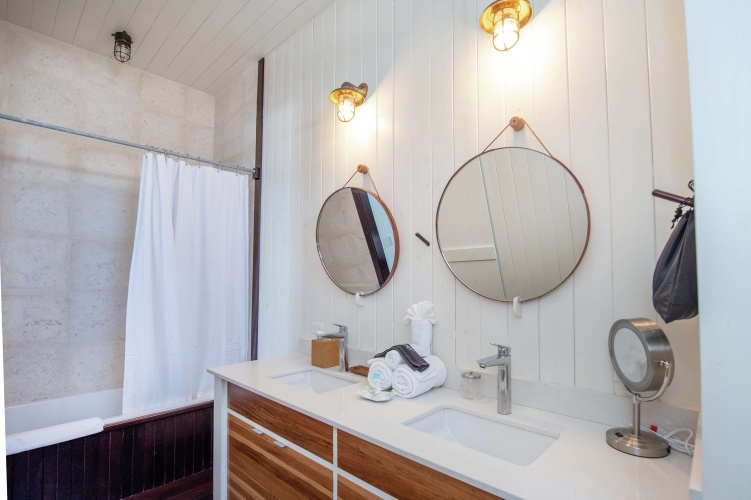 Mahogany Bay Resort & Beach Club, Curio Collection by Hilton photo 10