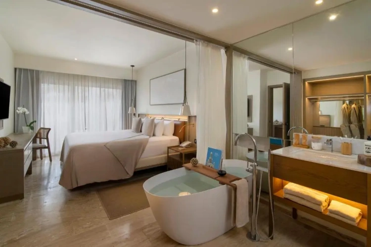 2 Bedrooms Master Suite