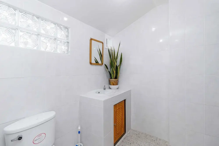 Poolside 3BR for Relaxed Stays V278
