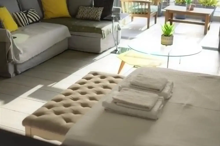 Stylish Boutique Loft With Private Balcony