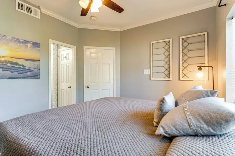 Lake Conroe Condo w/ Pool Access + Balcony!