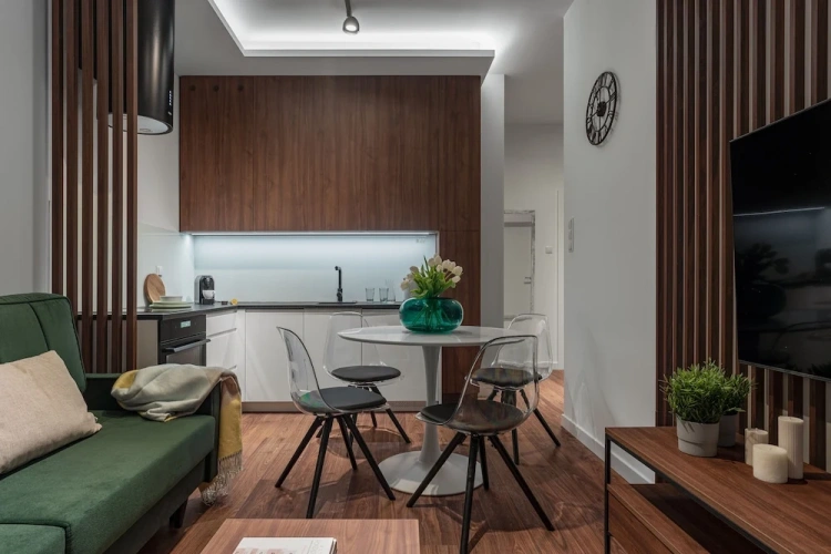 1 Bedroom Luxury Apartment with balcony and with river view