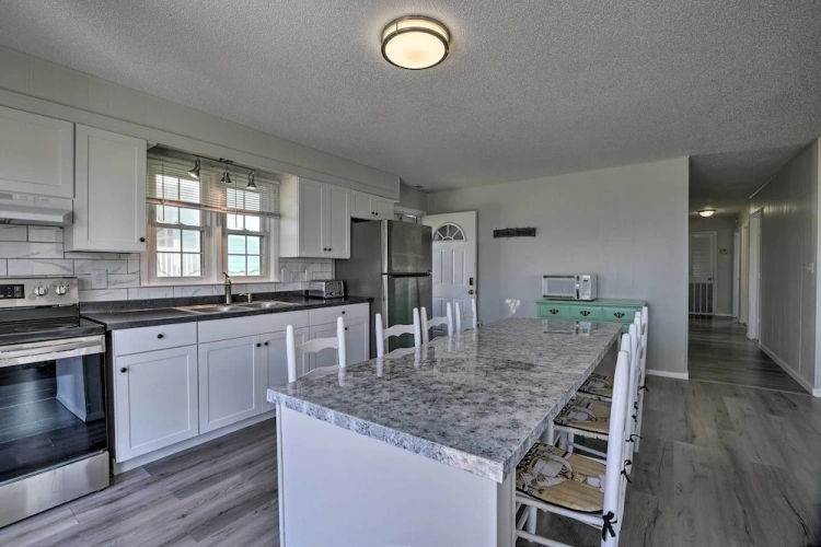 4 Bedrooms Cottage