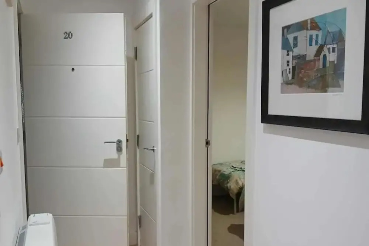 2 Bed-sleeps 5- Street Parking-3 Min to Beach